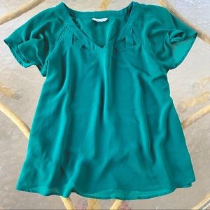 Stunning Blouse- Geometric Neck